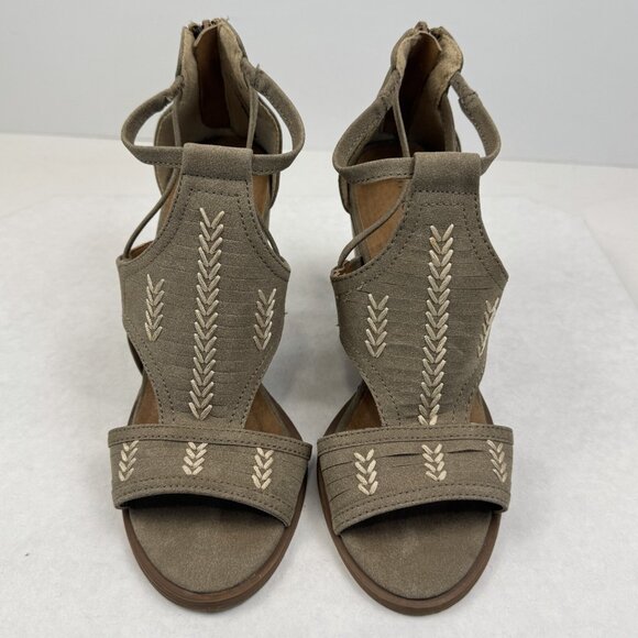 Maurices Womens Dark Tan Elsy Suede Faux Leather Arrow Sandals Block Heels Sz 6M - Picture 2 of 14